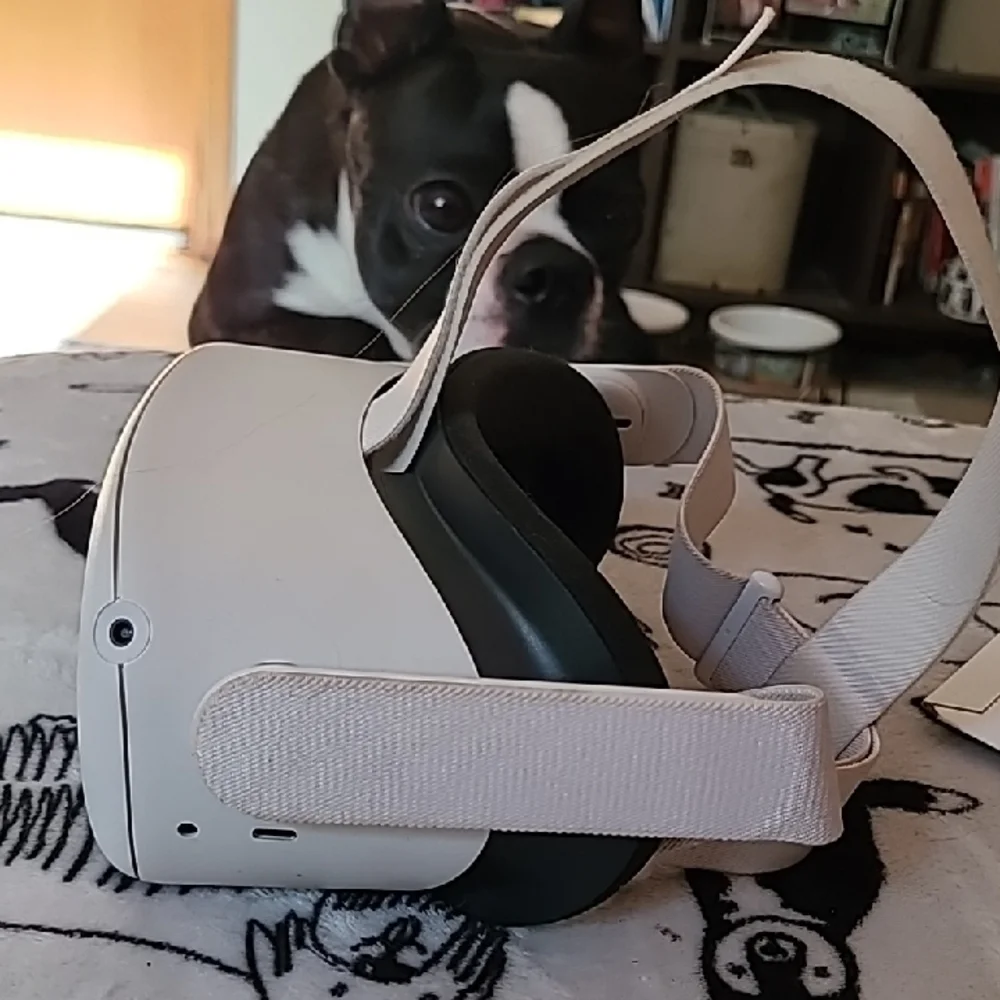 Advanced White VR Headset for Immersive Experiences